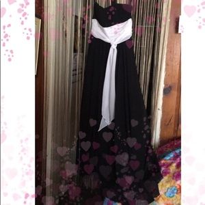 ✨☝️✨Beautiful Black & White gown Dress.